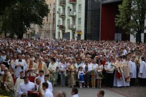 04.06.2015 Kielce. Procesja Bożego Ciała przeszła ulicami Kielc. / Stanisław Blinstrub / Radio Kielce