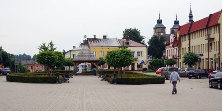 Rynek w Opatowie czeka ponowna przebudowa / Teresa Czajkowska / Radio Kielce