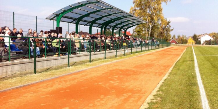 Stadion w Opatowie oddany po remoncie / Teresa Czajkowska / Radio Kielce