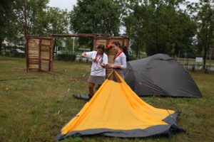 14.07.2015 Festiwal Harcerski. Powstaje obóz muzyczny / Stanisław Blinstrub / Radio Kielce