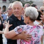 23.07.2015 Kielce. Rynek. DJ Wika bawiła starszych i młodszych / Stanisław Blinstrub / Radio Kielce