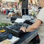 23.07.2015 Kielce. Rynek. DJ Wika bawiła starszych i młodszych / Stanisław Blinstrub / Radio Kielce