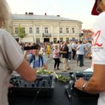 23.07.2015 Kielce. Rynek. DJ Wika bawiła starszych i młodszych / Stanisław Blinstrub / Radio Kielce