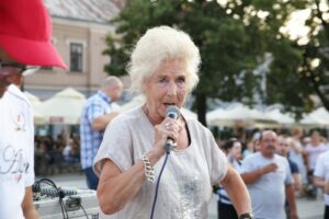 23.07.2015 Kielce. Rynek. DJ Wika bawiła starszych i młodszych / Stanisław Blinstrub / Radio Kielce