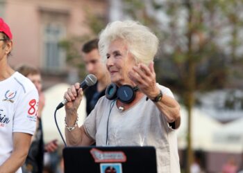 23.07.2015 Kielce. Rynek. DJ Wika bawiła starszych i młodszych / Stanisław Blinstrub / Radio Kielce