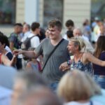 23.07.2015 Kielce. Rynek. DJ Wika bawiła starszych i młodszych / Stanisław Blinstrub / Radio Kielce