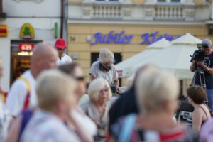 23.07.2015 Kielce. Rynek. DJ Wika bawiła starszych i młodszych / Stanisław Blinstrub / Radio Kielce