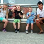 7.7.2015 Krasocin. WorkCamp wolontariuszy z różnych państw świata, którzy prowadzą zajęcia z uczniami SP z Krasocina. / Monika Dąbrowska / mat. organizatora