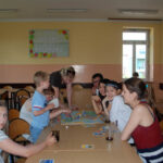 7.7.2015 Krasocin. WorkCamp wolontariuszy z różnych państw świata, którzy prowadzą zajęcia z uczniami SP z Krasocina. / Monika Dąbrowska / mat. organizatora