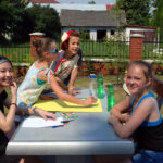 7.7.2015 Krasocin. WorkCamp wolontariuszy z różnych państw świata, którzy prowadzą zajęcia z uczniami SP z Krasocina. / Monika Dąbrowska / mat. organizatora