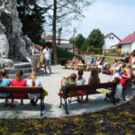 7.7.2015 Krasocin. WorkCamp wolontariuszy z różnych państw świata, którzy prowadzą zajęcia z uczniami SP z Krasocina. / Monika Dąbrowska / mat. organizatora