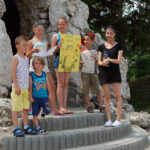 7.7.2015 Krasocin. WorkCamp wolontariuszy z różnych państw świata, którzy prowadzą zajęcia z uczniami SP z Krasocina. / Monika Dąbrowska / mat. organizatora