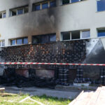 20.7.2015 Kielce. Nieznani sprawcy podpalili budynek Zespołu Szkół Ogólnokształcących nr 15 przy ulicy Krzemionkowej w Kielcach. / Karol Żak / Radio Kielce