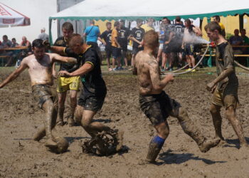 05.07.2015. Puchar Polski w piłce nożnej błotnej w Błotnowoli / Kamil Król / Radio Kielce