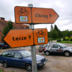 27.7.2015 Jagodnik. We wsi Jagodnik już jest gotowy fragment szlaku - z oznakowaniem, ze znakami drogowymi, drogowskazami dla rowerzystów oraz miejscem odpoczynku dla cyklistów. / Krzysztof Żołądek / Radio Kielce