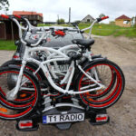 27.7.2015 Jagodnik. We wsi Jagodnik już jest gotowy fragment szlaku - z oznakowaniem, ze znakami drogowymi, drogowskazami dla rowerzystów oraz miejscem odpoczynku dla cyklistów. / Krzysztof Żołądek / Radio Kielce