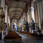 27.7.2015 Frombork. Miasto Mikołaja Kopernika. Zespół katedralny na wzgórzu złożony z katedry i obwarowań katedralnych, otoczony budynkami dawnych kanonii / Krzysztof Żołądek / Radio Kielce