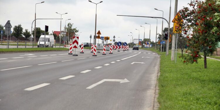 Remont Grunwaldzkiej od Poklasztornej do Szajnowicza. Zmiana organizacji ruchu.c / Stanisław Blinstrub / Radio Kielce