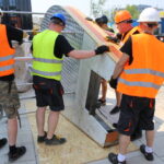 06.07.2015. Do Energetycznego Centrum Nauki przywieziono sprzęt / Kamil Król / Radio Kielce