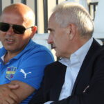 03.07.2015. Turniej ŚZPN Cup 2015. Trener JS Suresnes Paryż Tomasz Bzymek w rozmowie z prezesem ŚZPN Mirosławem Malinowskim / Kamil Król / Radio Kielce