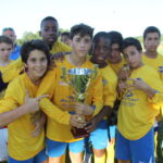 03.07.2015. Turniej ŚZPN Cup 2015. Ekipa JS Suresnes z Francji z pucharem za zwycięstwo w imprezie / Kamil Król / Radio Kielce