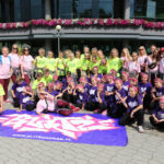 13.7.2015 Kielce. Roztańczony korowód uczestników Festiwalu Harcerskiego przeszedł ulicami Kielc. Prezydent wręczył harcerzom klucze do miasta. / Wojciech Habdas / Radio Kielce