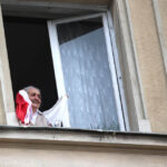 13.7.2015 Kielce. Roztańczony korowód uczestników Festiwalu Harcerskiego przeszedł ulicami Kielc. Prezydent wręczył harcerzom klucze do miasta. / Wojciech Habdas / Radio Kielce