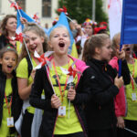 13.7.2015 Kielce. Roztańczony korowód uczestników Festiwalu Harcerskiego przeszedł ulicami Kielc. Prezydent wręczył harcerzom klucze do miasta. / Wojciech Habdas / Radio Kielce