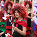 13.7.2015 Kielce. Roztańczony korowód uczestników Festiwalu Harcerskiego przeszedł ulicami Kielc. Prezydent wręczył harcerzom klucze do miasta. / Wojciech Habdas / Radio Kielce