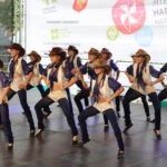 13.7.2015 Kielce. Roztańczony korowód uczestników Festiwalu Harcerskiego przeszedł ulicami Kielc. Prezydent wręczył harcerzom klucze do miasta. / Wojciech Habdas / Radio Kielce