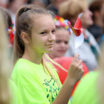 13.7.2015 Kielce. Roztańczony korowód uczestników Festiwalu Harcerskiego przeszedł ulicami Kielc. Prezydent wręczył harcerzom klucze do miasta. / Wojciech Habdas / Radio Kielce