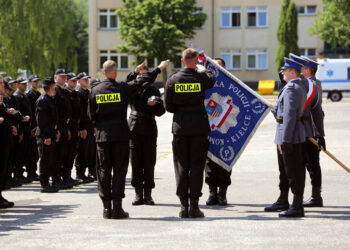 16.7.2015 Kielce. Ślubowanie nowych policjantów, wręczenie odznaczeń, i awansów. / Wojciech Habdas / Radio Kielce