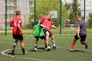 22.7.2015 Kielce. Wakacje z futbolem. Mecz Szybcy i wściekli - Hebany / Wojciech Habdas / Radio Kielce