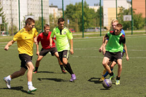 22.7.2015 Kielce. Wakacje z futbolem. Mecz Szybcy i wściekli - Hebany / Wojciech Habdas / Radio Kielce