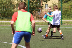 22.7.2015 Kielce. Wakacje z futbolem. Mecz NasPolDym - Armia Durlina / Wojciech Habdas / Radio Kielce