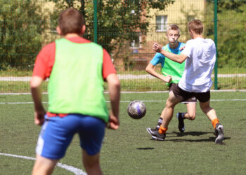 22.7.2015 Kielce. Wakacje z futbolem. Mecz NasPolDym - Armia Durlina / Wojciech Habdas / Radio Kielce