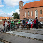 29.7.2015 Lidzbark Warmiński. Z lokalną grupą rowerzystów wybraliśmy się na wycieczkę fragmentem szlaku Green Velo prowadzącym do Stoczka Klasztornego. Pierwsze "wejście na żywo" jeszcze z zamku. / Wojciech Habdas / Radio Kielce