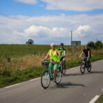 29.7.2015 Lidzbark Warmiński. Z lokalną grupą rowerzystów wybraliśmy się na wycieczkę fragmentem szlaku Green Velo prowadzącym do Stoczka Klasztornego. / Wojciech Habdas / Radio Kielce