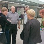 27.07.2015 Kielce. Radni spotkali się z kupcami z targowiska przy Mielczarskiego / Robert Szumielewicz / Radio Kielce