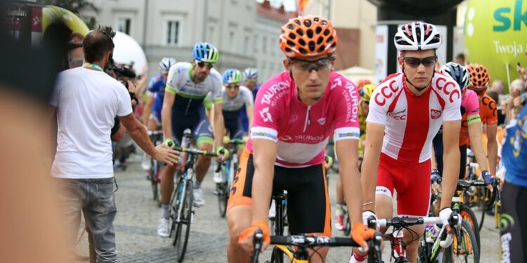 Tour de Pologne - Start w Kielcach - o 14:15 kolarze ruszyli na trasę / Stanisław Blinstrub / Radio Kielce