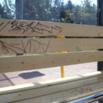 Zniszczony przystanek przy alei księdza Jerzego Popiełuszki (5 sierpnia 2015 r.) / Piotr Michalski / Radio Kielce