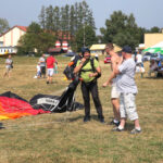 32. Międzynarodowe Świętokrzyskie Zawody Spadochronowe (15 sierpnia 2015) / Piotr Michalski / Radio Kielce