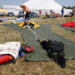 32. Międzynarodowe Świętokrzyskie Zawody Spadochronowe (15 sierpnia 2015) / Piotr Michalski / Radio Kielce