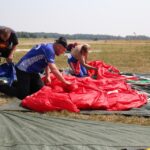 32. Międzynarodowe Świętokrzyskie Zawody Spadochronowe (15 sierpnia 2015) / Piotr Michalski / Radio Kielce