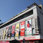 Reklamowy chaos szpeci centrum Kielc (18 sierpnia 2015 r.) / Piotr Michalski / Radio Kielce