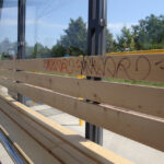 Zniszczony przystanek przy alei księdza Jerzego Popiełuszki (5 sierpnia 2015 r.) / Piotr Michalski / Radio Kielce