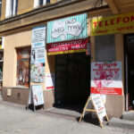 Reklamowy chaos szpeci centrum Kielc (18 sierpnia 2015 r.) / Piotr Michalski / Radio Kielce