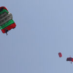 32. Międzynarodowe Świętokrzyskie Zawody Spadochronowe (15 sierpnia 2015) / Piotr Michalski / Radio Kielce