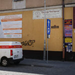 Reklamowy chaos szpeci centrum Kielc (18 sierpnia 2015 r.) / Piotr Michalski / Radio Kielce