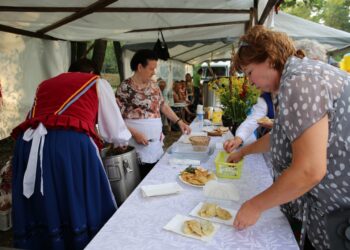 Święto pieroga w Bobrzy (23 sierpnia 2015 r.) / Kamil Król / Radio Kielce